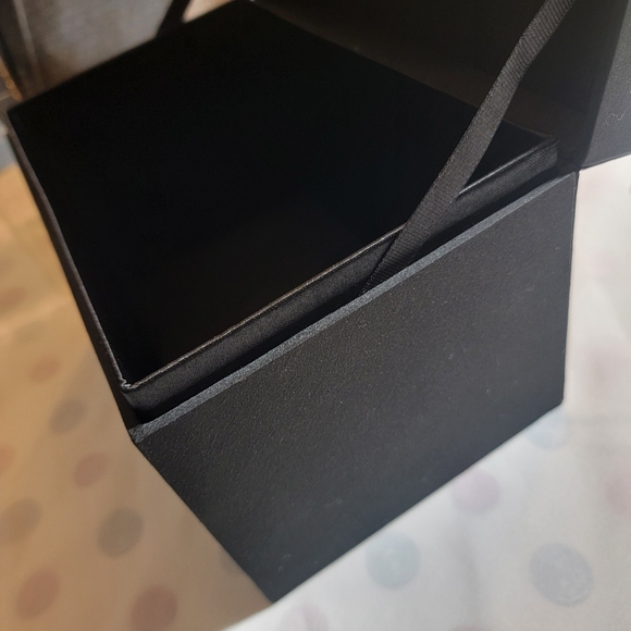 GUCCI Guilty Gift Storage Box - Picture 9 of 11